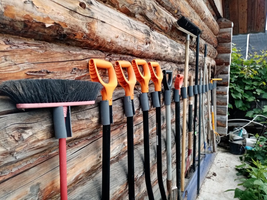 Подставка для садового инвентаря
