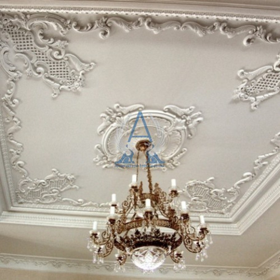 Лепнина на потолке