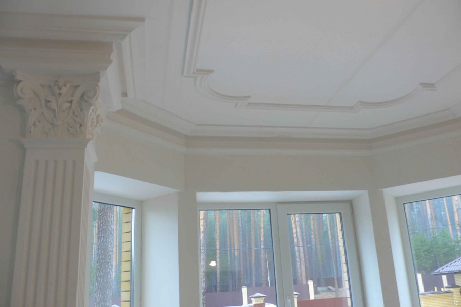 Гипсовые карнизы в интерьере