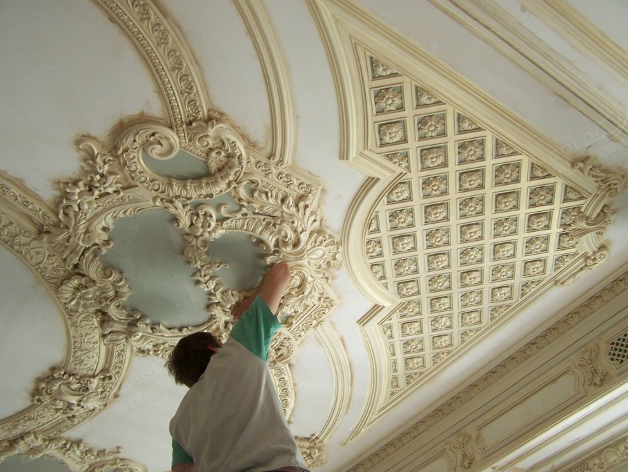 Лепнина на потолке