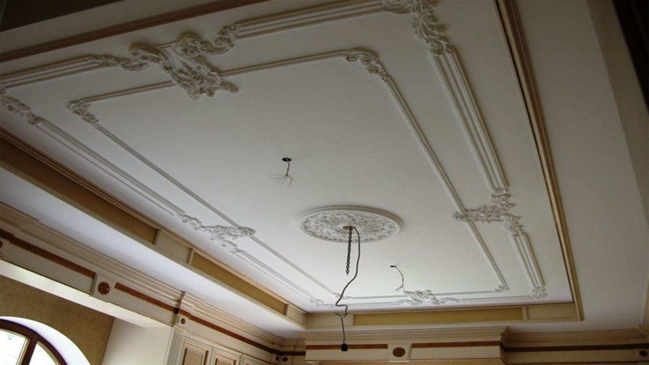 Лепнина на потолке