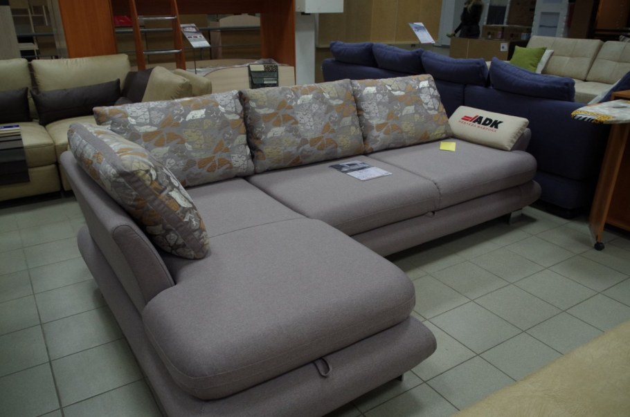 Мягкий уголок с креслом