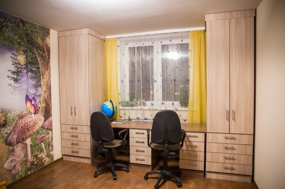 Стенка со столом для школьника