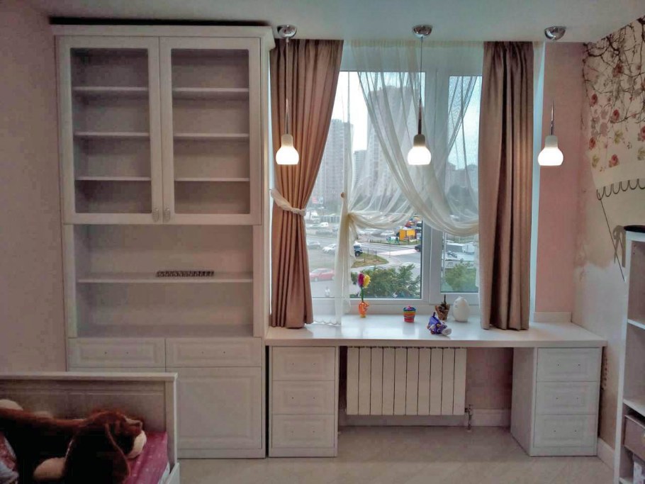 Письменный стол со шкафом