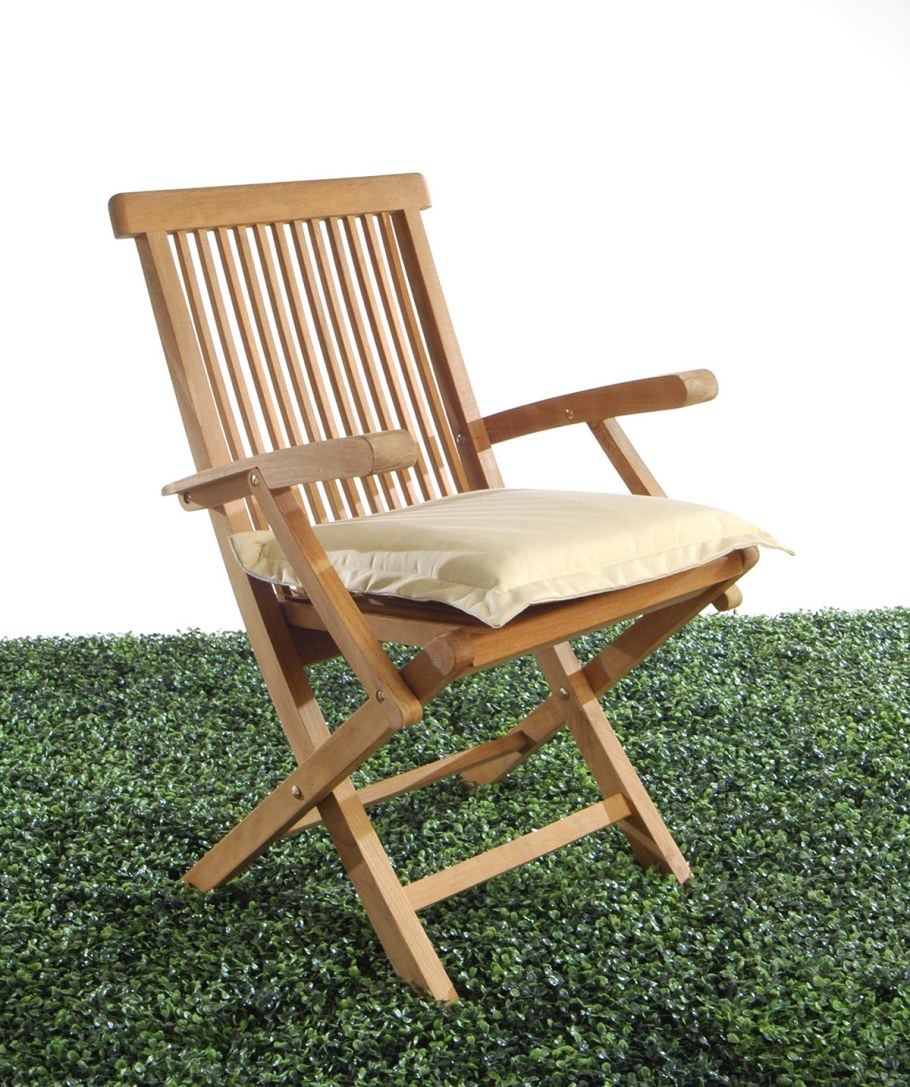 Деревянное кресло