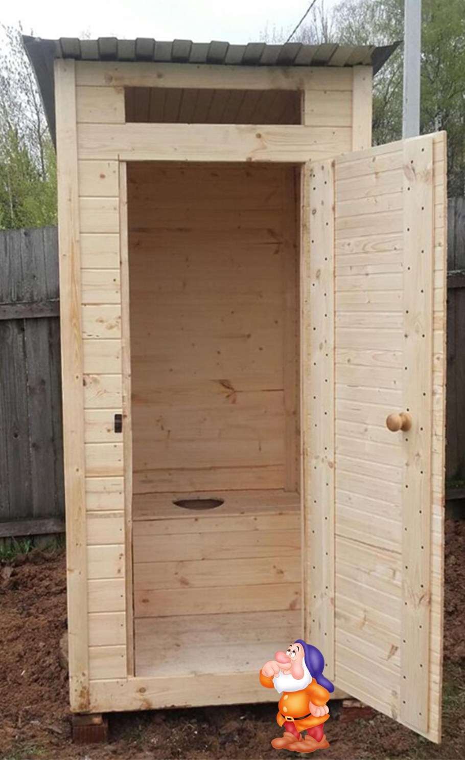 Туалет из оцилиндрованного бревна проект