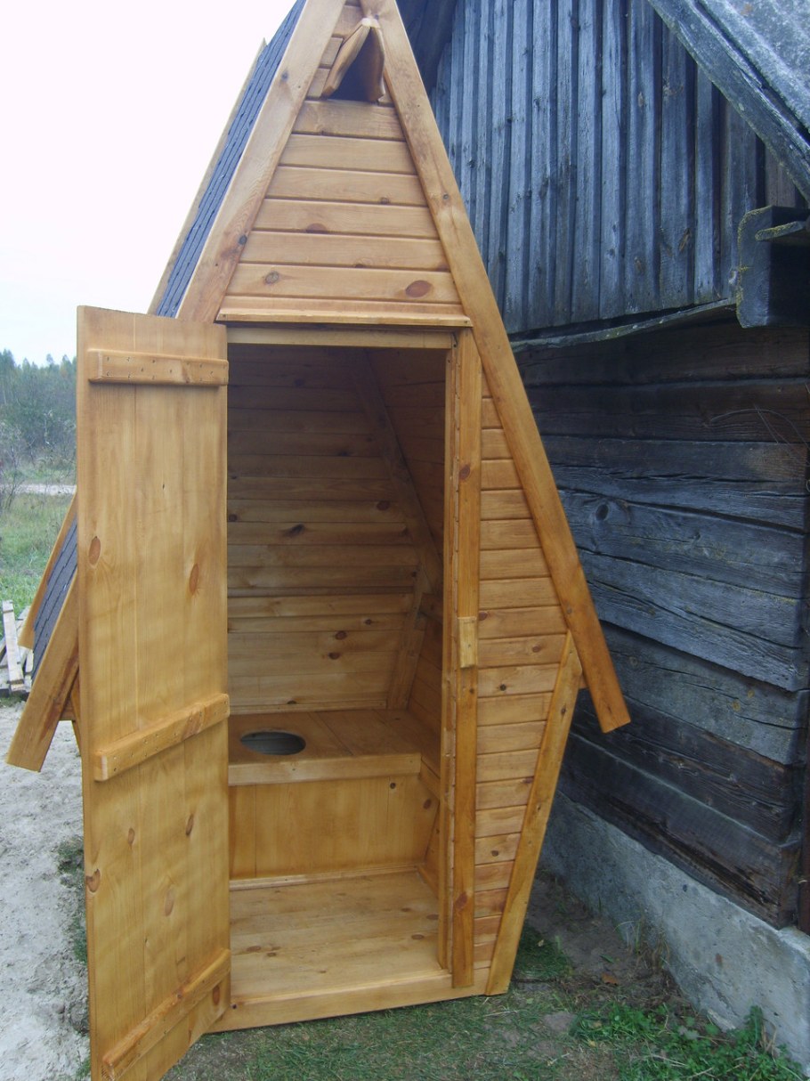Деревянный стульчак для дачного туалета