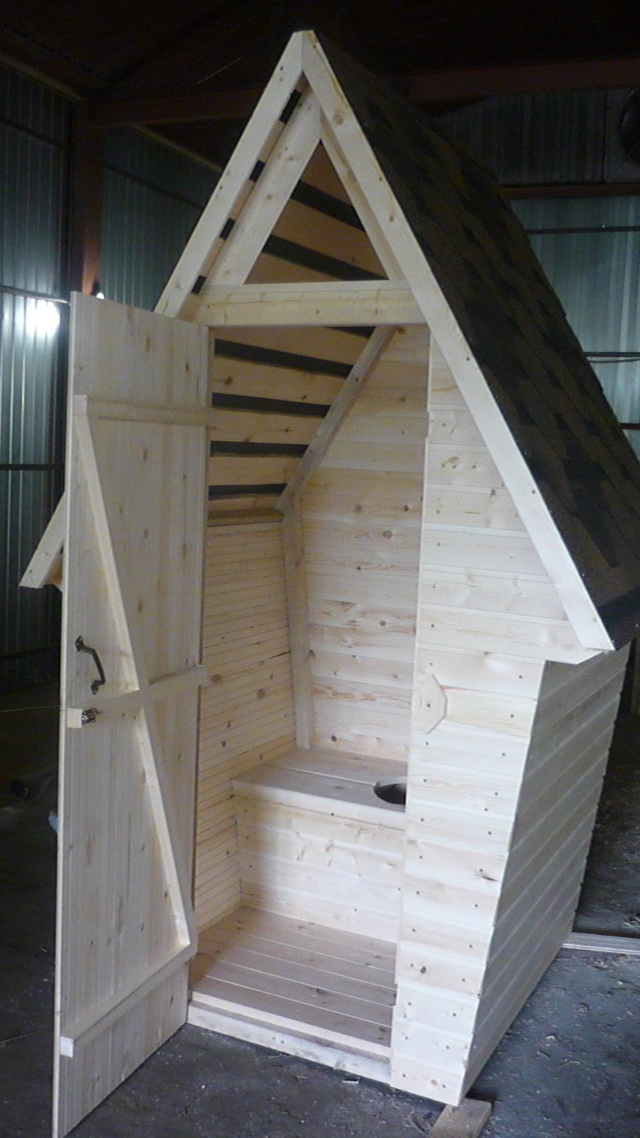 Каркас деревянного туалета