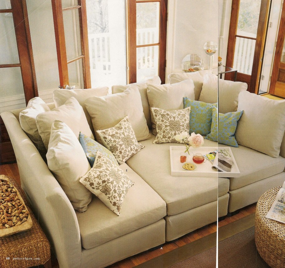 Уютный диван в гостиную