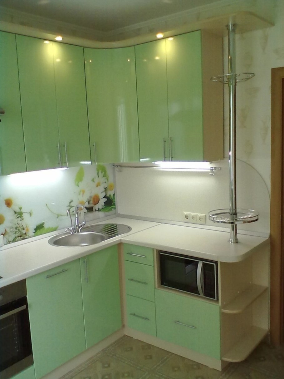 Кухонные гарнитуры для маленькой кухни