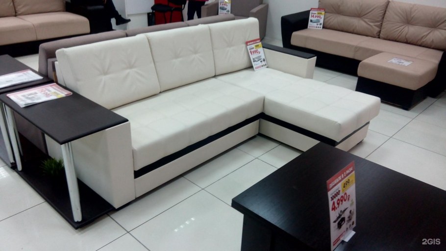 Много мебели