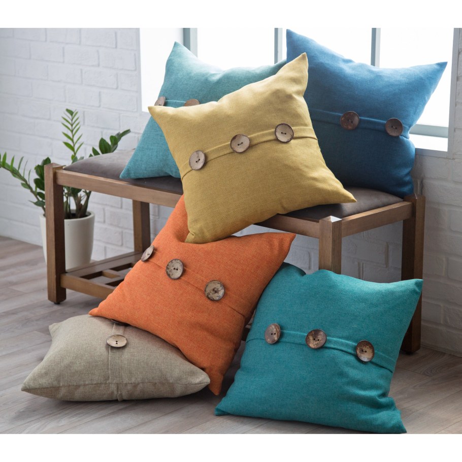 Интересные диванные подушки