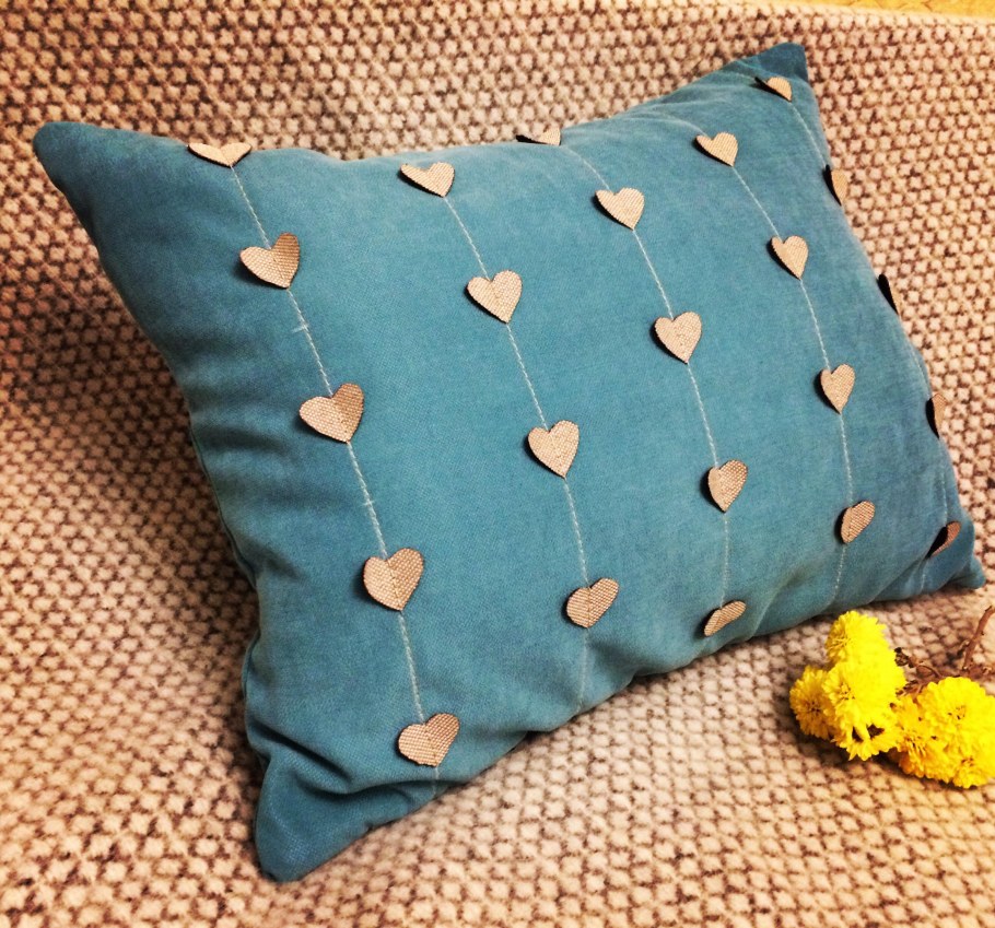 Креативные диванные подушки