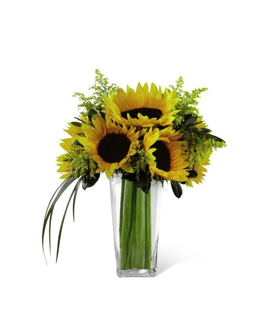 Подсолнухи с ягодами букет