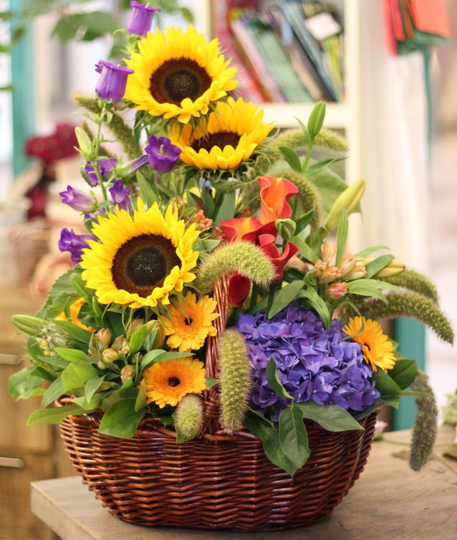 Композиция из подсолнухов