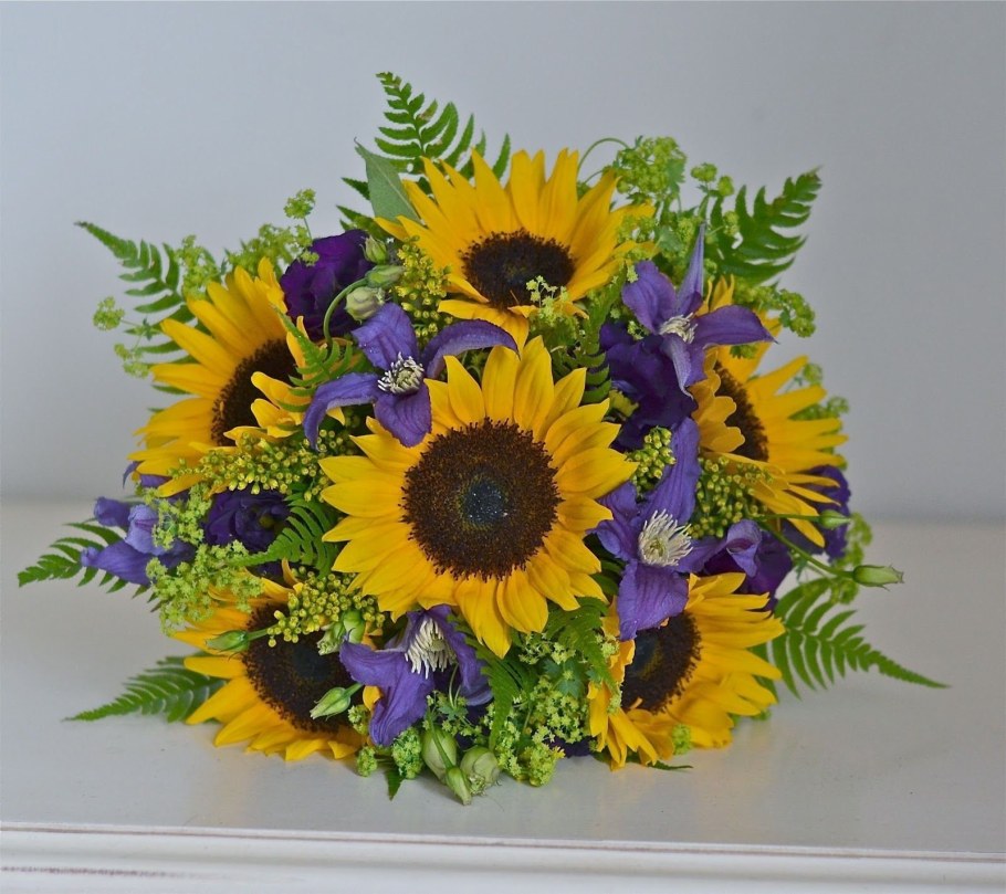 Композиция с подсолнухами букет