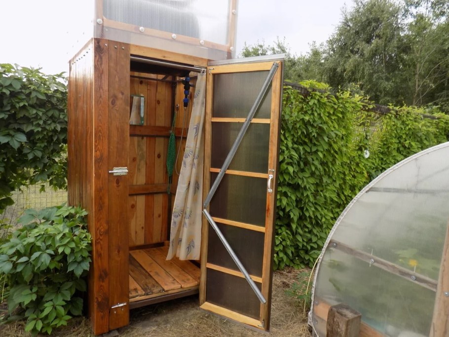 Пристроить летний душ к домику