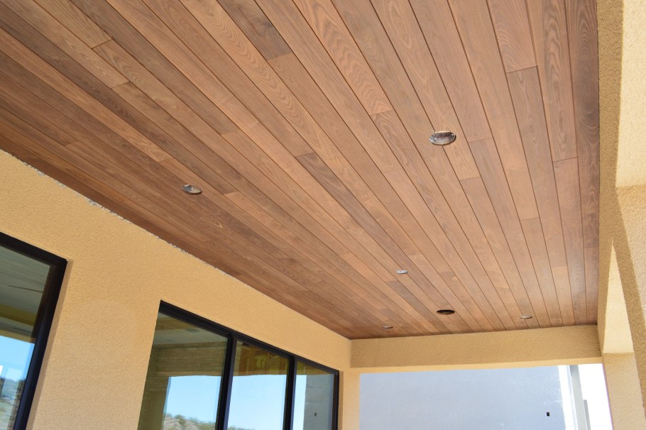 Потолок из вагонки на веранде