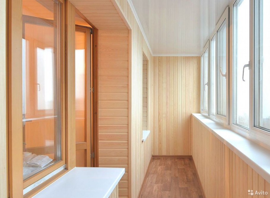 Отделка балкона вагонкой