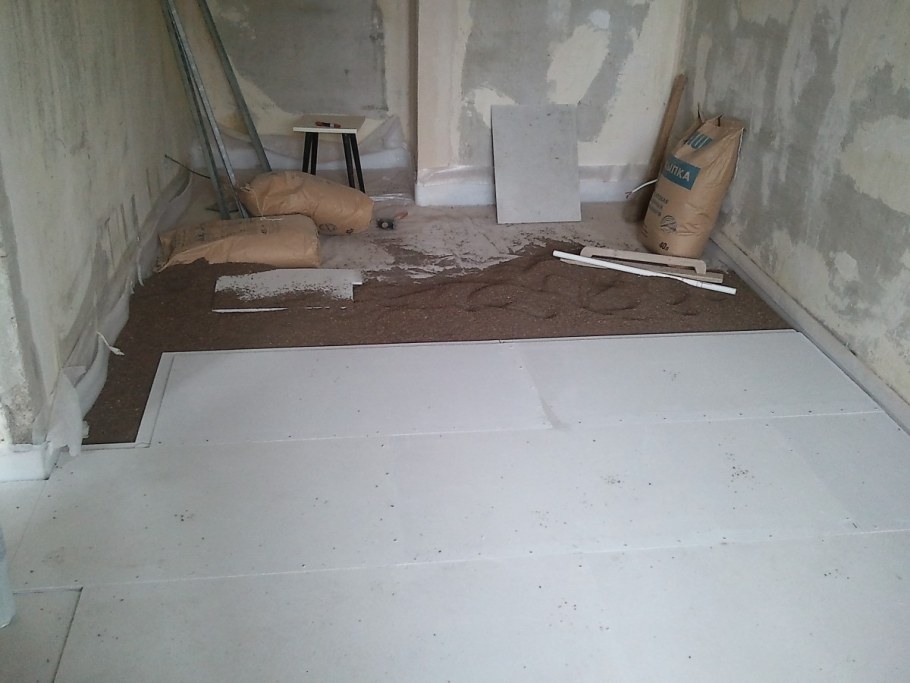 Сухая стяжка пола в хрущевке