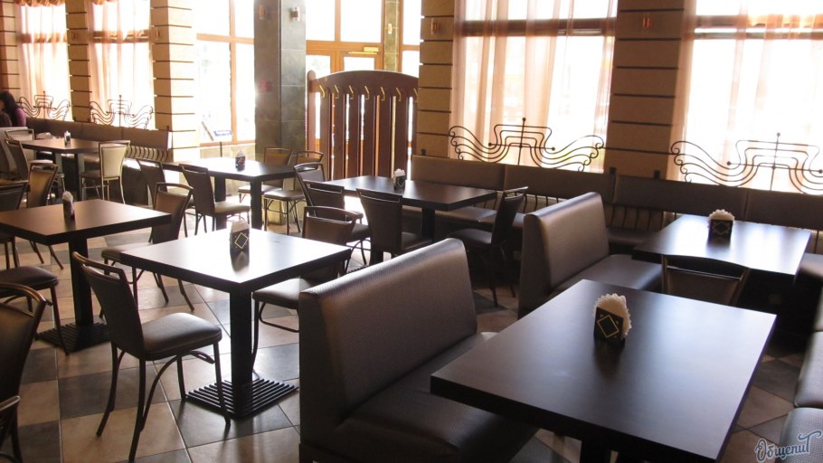 Столы и стулья для столовой общепита