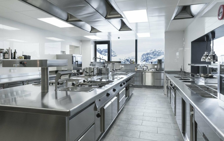 Профессиональная кухня ресторана