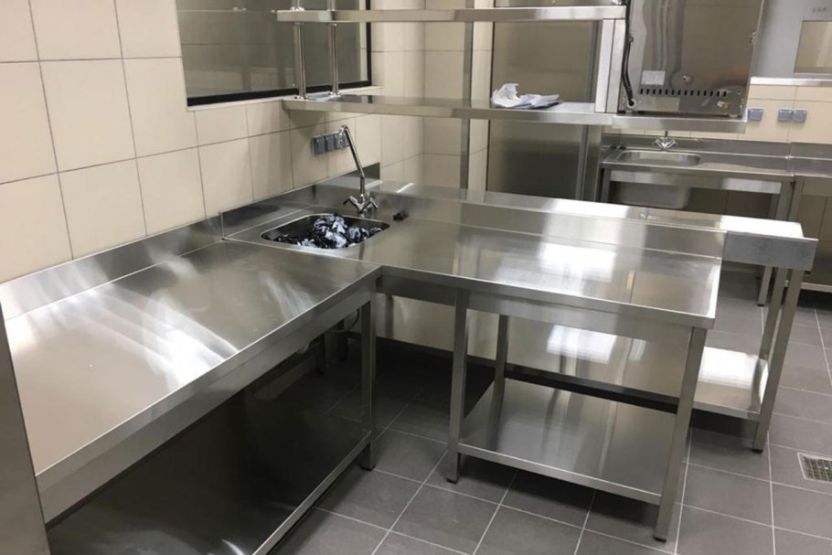Нейтральное оборудование из нержавейки для общепита