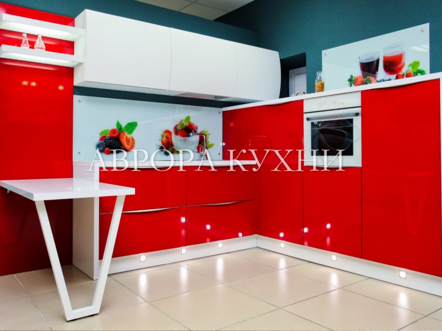 Кухня с антресолями профиль gola