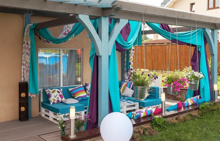 Украсить беседку на даче