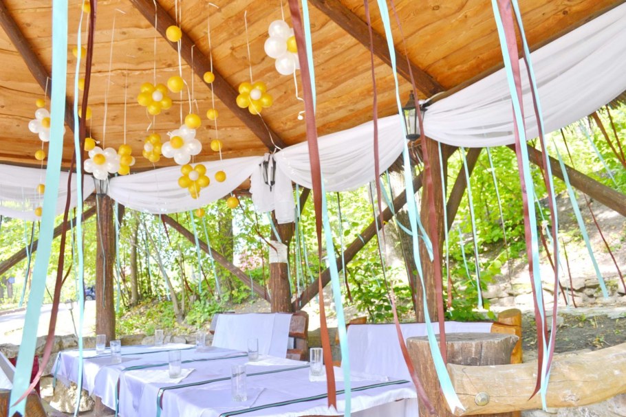 Беседка со шторами для дачи