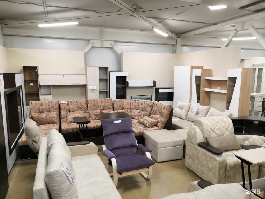 Вывеска в магазине мебели для офиса