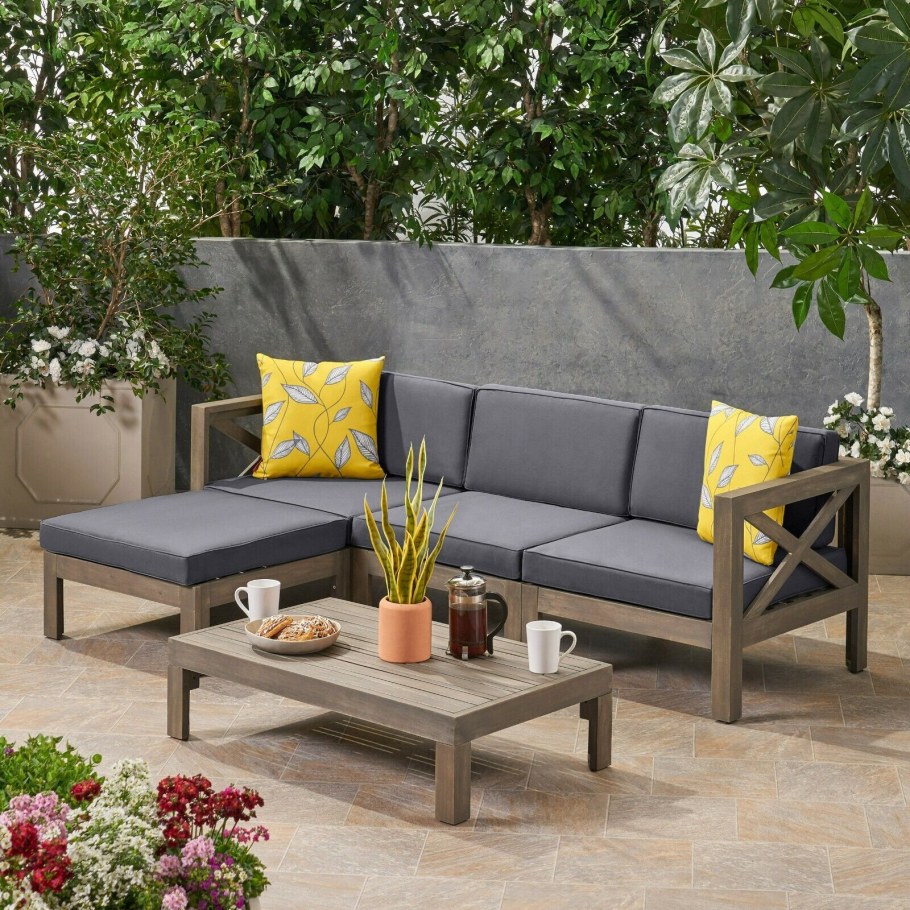 2x4 Outdoor Sofa DIY