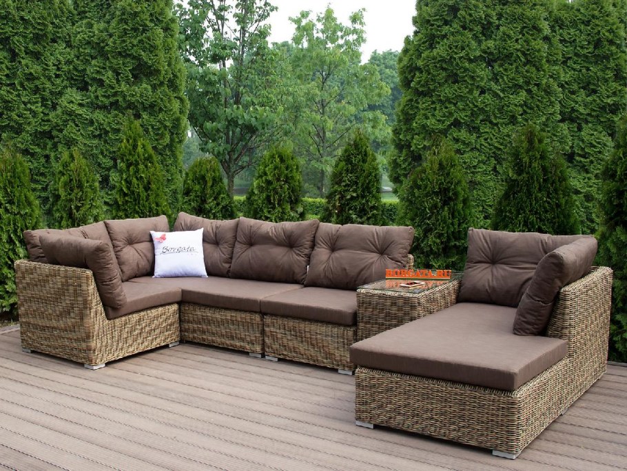 Угловой диван для сада
