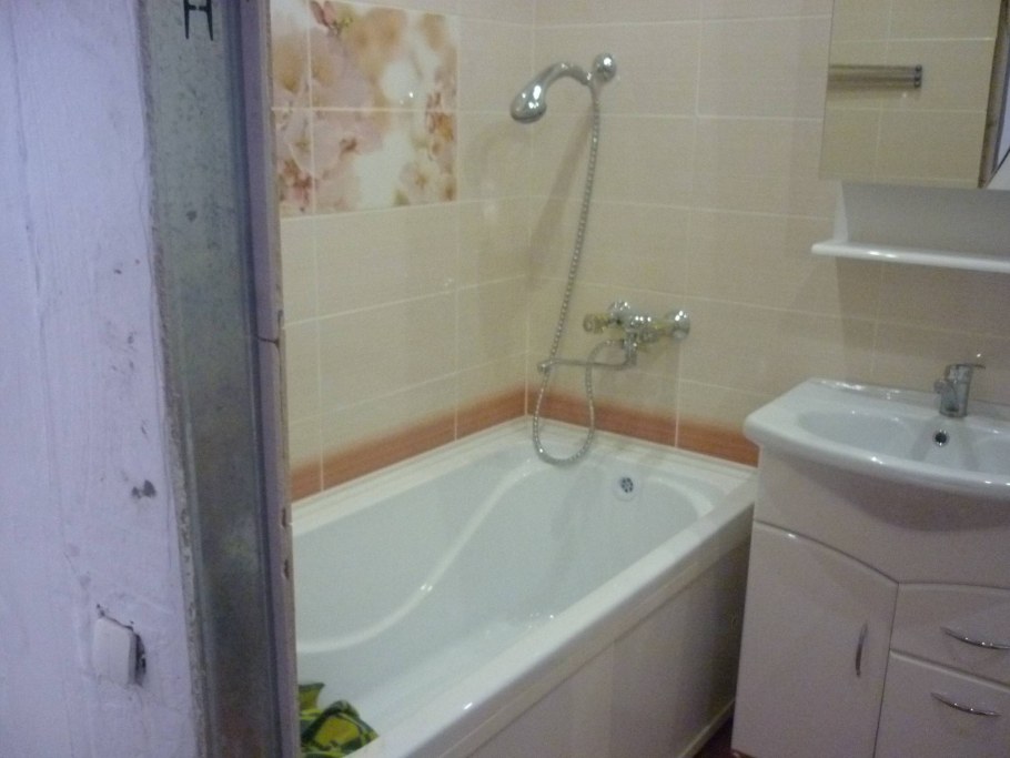 Красивая маленькая ванная комната