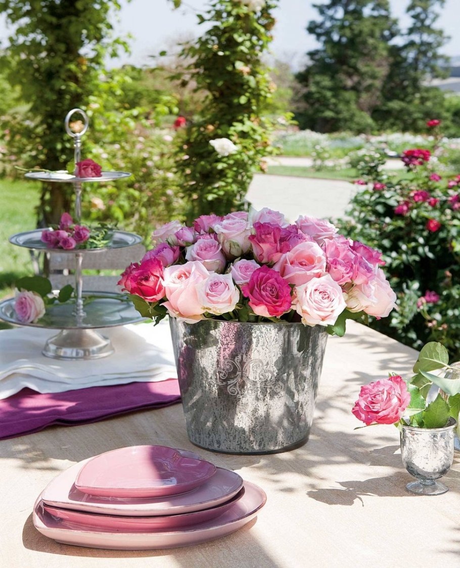 Сад в бело розовых тонах