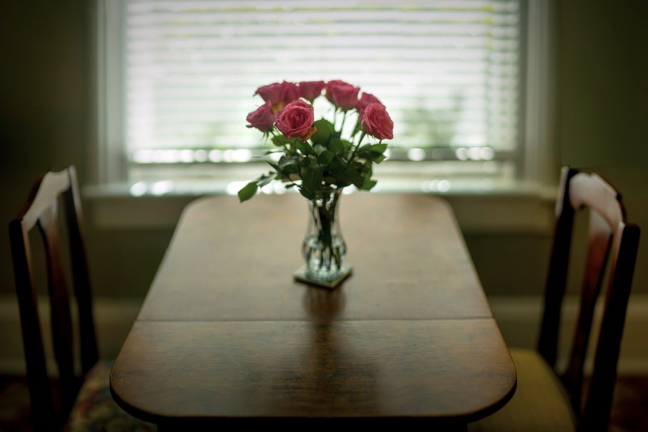 Цветы на столе