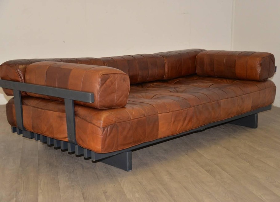 Диван с стиле лофт металл