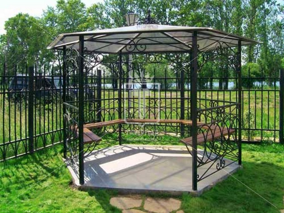 Беседки из металла на возвышенности