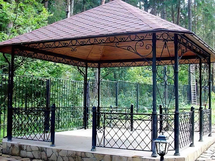 Кованые четырехугольные беседки