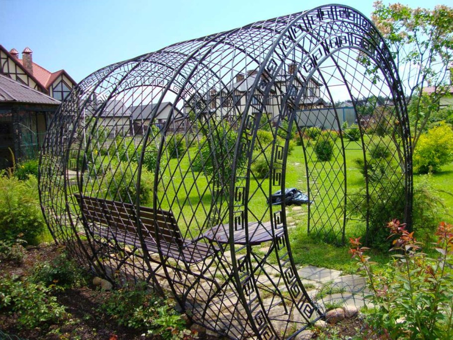 Кованые перголы под виноград