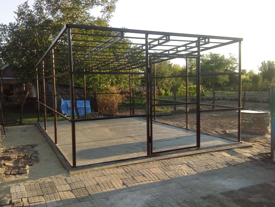 Гараж из профильной трубы