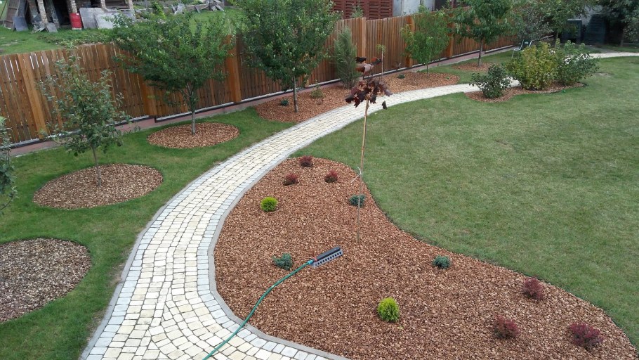 Клумба из керамзита