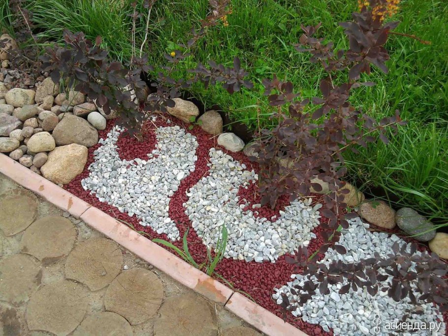 Дробленый керамзит на садовом участке