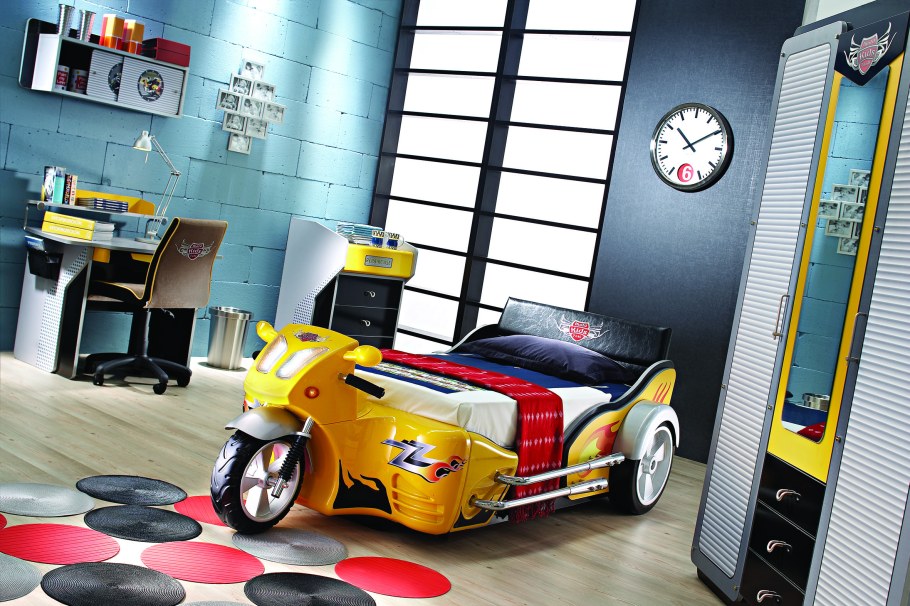 Комната для мальчика подростка с машинками
