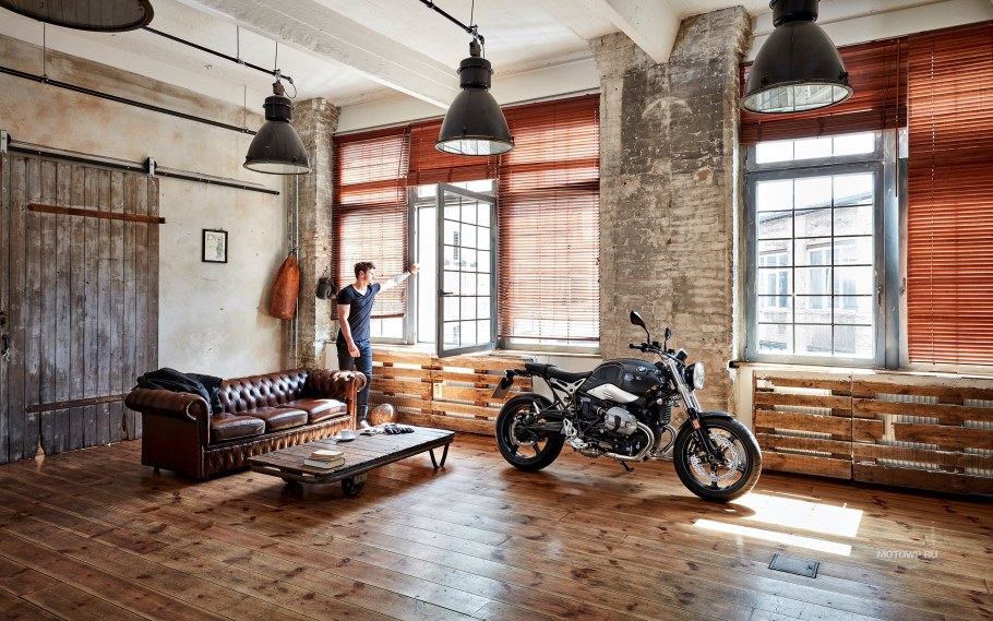 Мотоцикл в интерьере