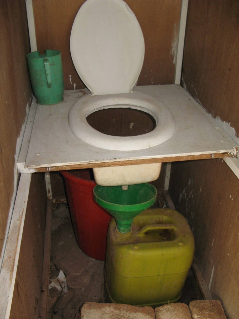 Уличный туалет внутри