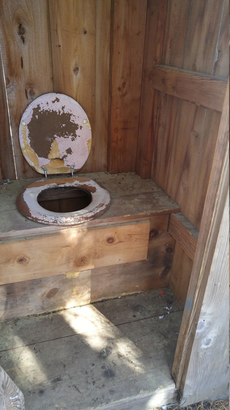 Подиум для дачного туалета