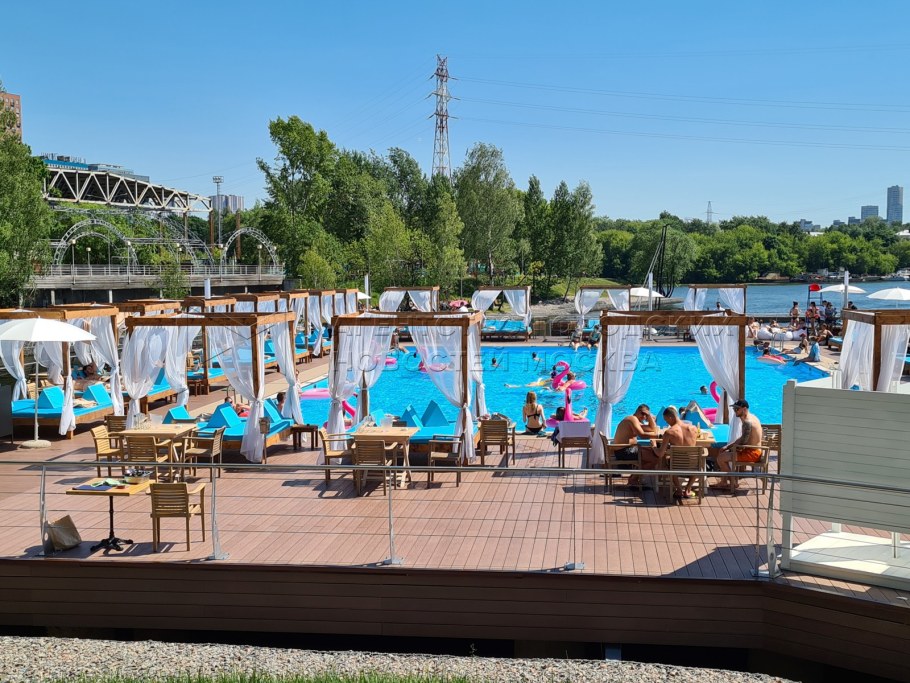 Северный Речной вокзал пляж