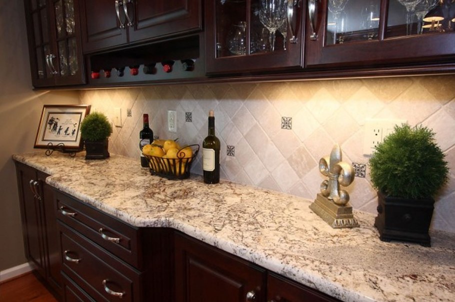 Красивый фартук для кухни из плитки