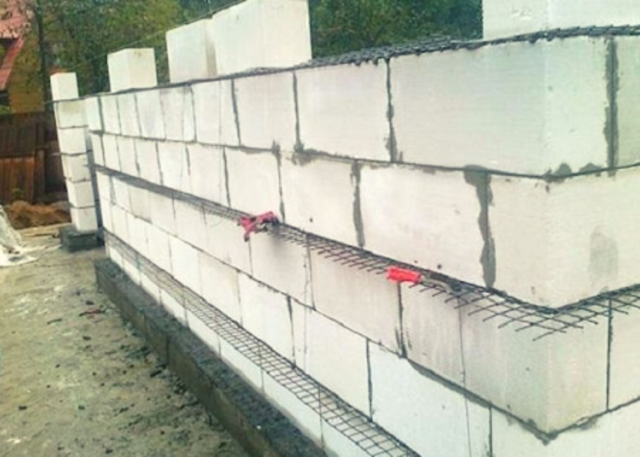 Армирование перегородки из газобетонных блоков 100 мм